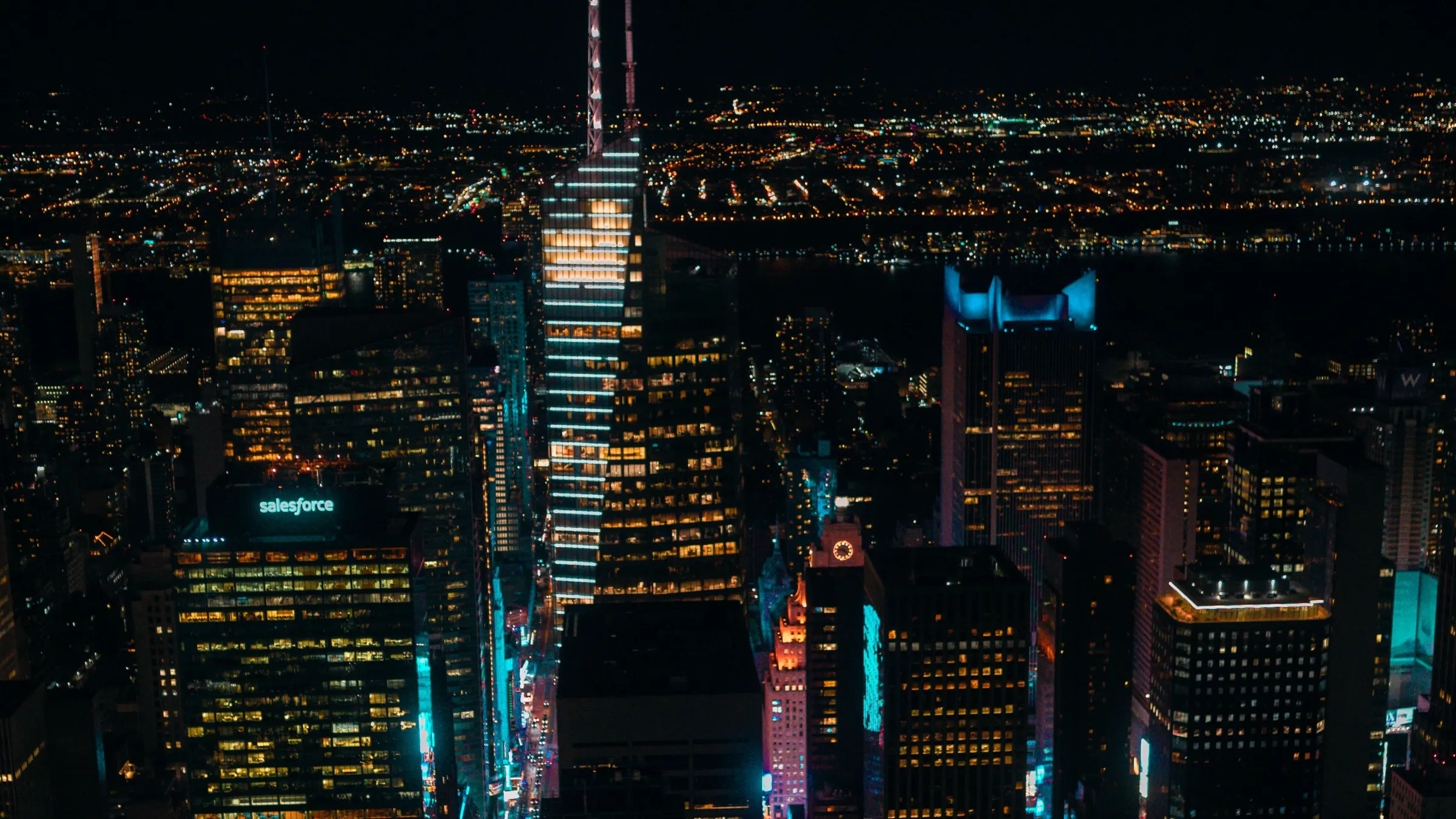 Manhattan z góry nocą – aplikacja o rozmowę wstępną