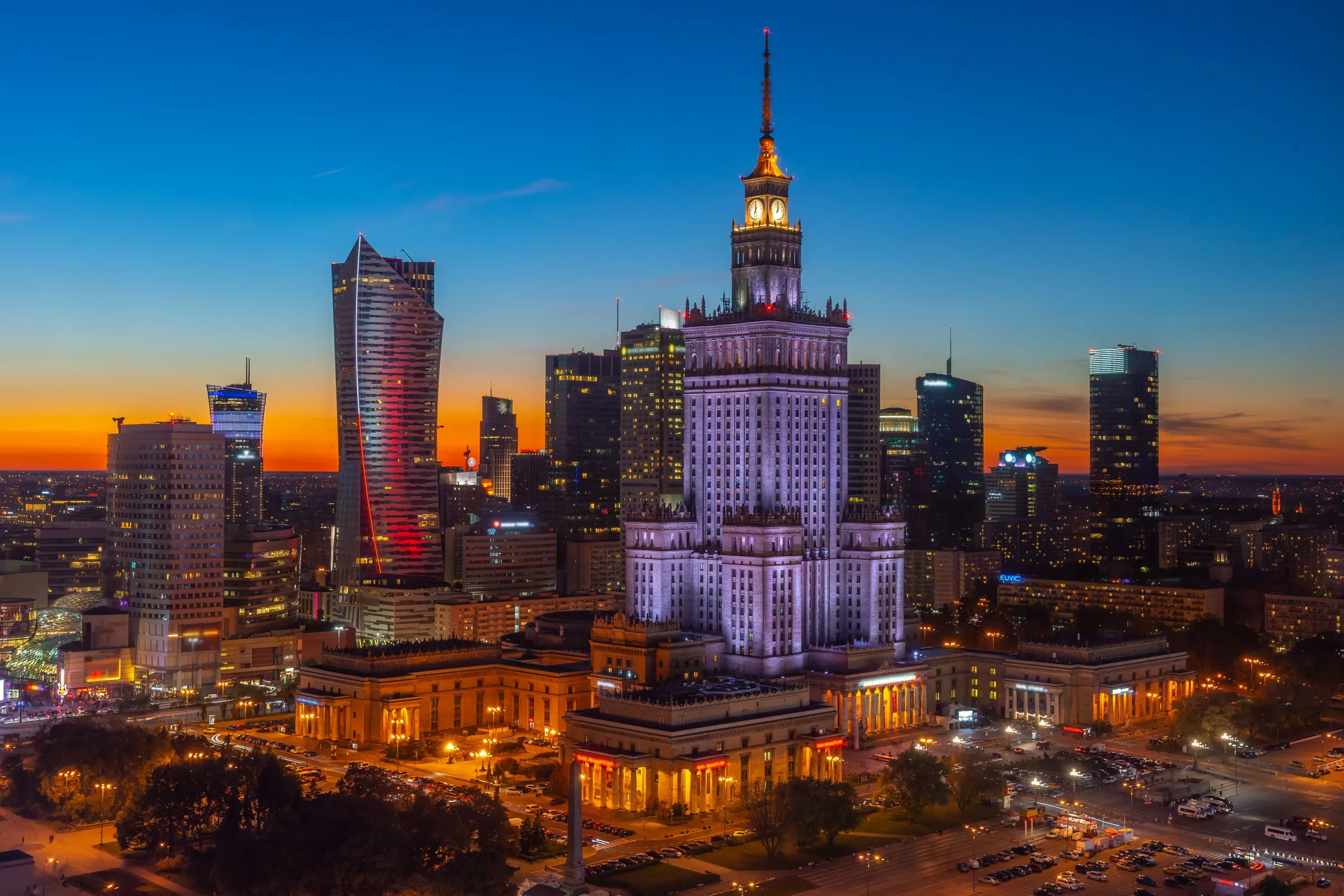 Warszawa o zachodzie słońca – PKiN i wieżowce, mentor biznesowy Warszawa